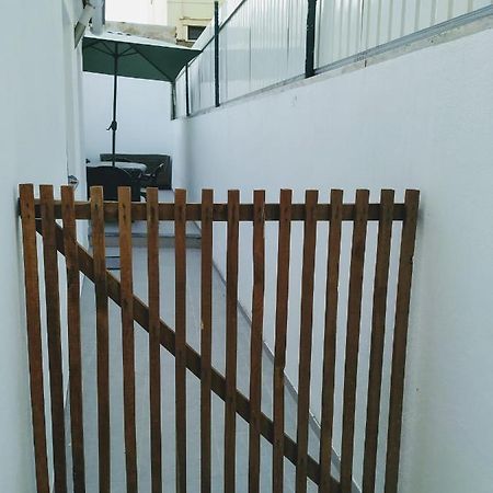 Ferienwohnung Corner House Trafaria Exterior foto